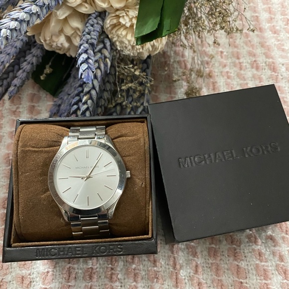 Michael Kors ladies Watch - Picture 2 of 2